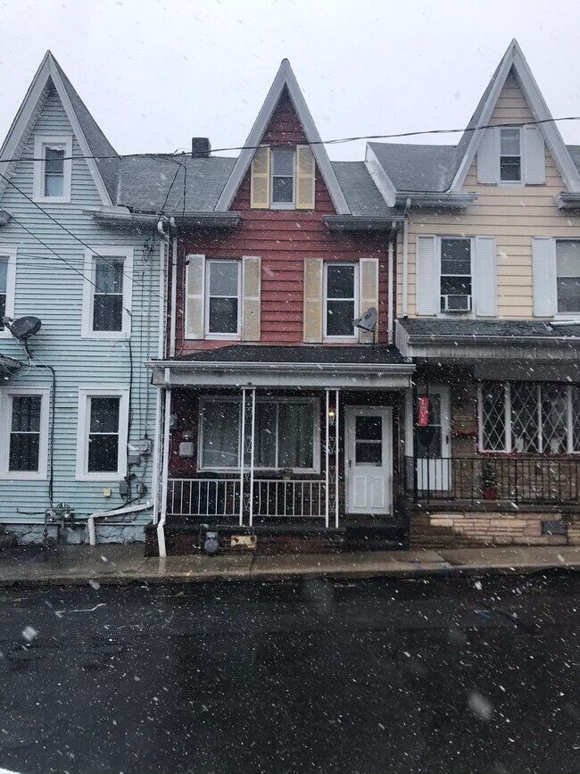 906 Race St photo'