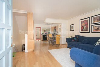 8326 Via Sonoma in San Diego, CA - Building Photo - Building Photo