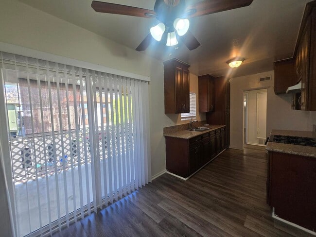 #105 in Glendale, CA - Building Photo - Building Photo