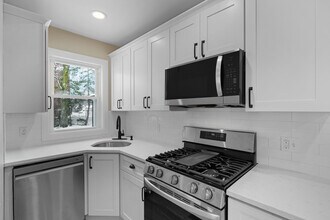 670 Killingly St, Unit 1st Floor in Johnston, RI - Building Photo - Building Photo