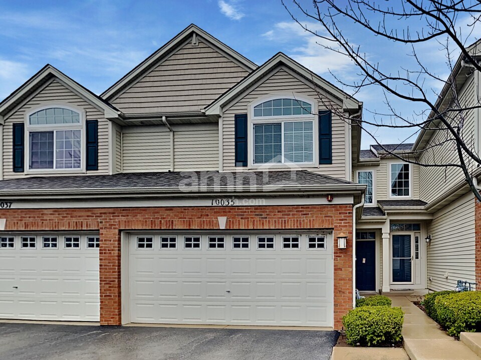 10035 Cummings St in Huntley, IL - Foto de edificio