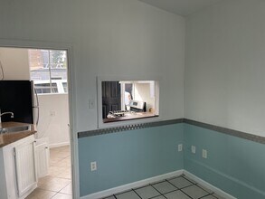 216 E Mission Rd in Fallbrook, CA - Building Photo - Building Photo