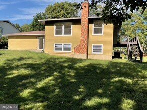 8904 Grass Valley Ct in Springfield, VA - Building Photo - Building Photo