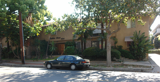 254 Madison Ave in Pasadena, CA - Building Photo - Building Photo