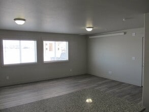 6277 N Freedom Rd, Unit 4 in Idaho Falls, ID - Building Photo - Building Photo