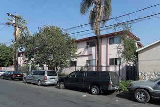 1630 Arapahoe St in Los Angeles, CA - Foto de edificio - Building Photo