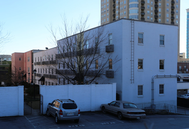 Paces Green in Atlanta, GA - Foto de edificio - Building Photo