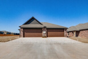 309 Dooley Crk Ln in Edmond, OK - Building Photo