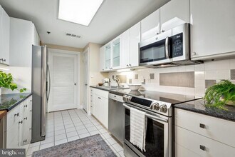 960 Fell St in Baltimore, MD - Building Photo - Building Photo