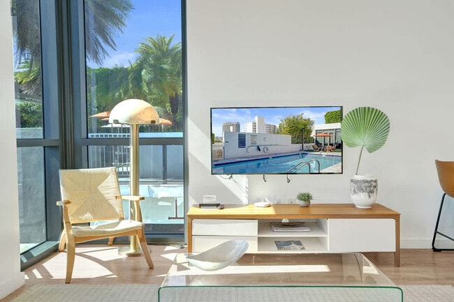 1220 17th St in Miami Beach, FL - Building Photo - Building Photo