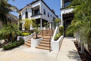 Vista Paradiso in Studio City, CA - Building Photo