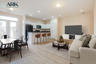 38 Rivers Point Row in Charleston, SC - Building Photo - Building Photo