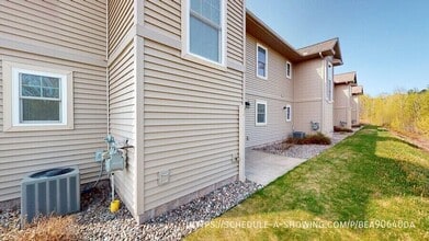 1706 N Creek Cir in Marquette, MI - Building Photo - Building Photo