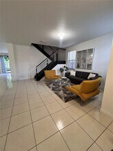 9866 NW 10th St in Miami, FL - Building Photo - Building Photo