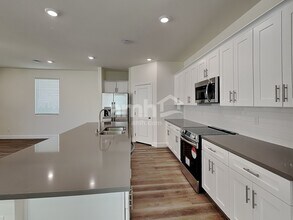 10395 Bishops Cap St in Las Vegas, NV - Building Photo - Building Photo