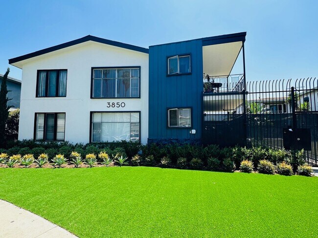 Potomac 3850 LLC in Los Angeles, CA - Foto de edificio - Building Photo