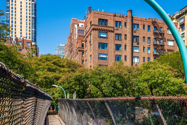 Beekman Terrace in New York, NY - Building Photo - Building Photo