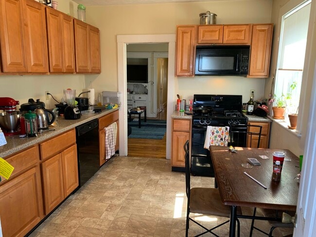 31 Quint Ave, Unit 1 in Boston, MA - Building Photo - Building Photo