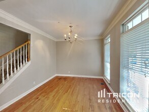 1307 Creekside Dr in Nolensville, TN - Foto de edificio - Building Photo