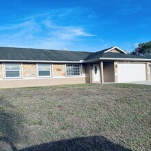 3107 SE Card Terrace in Port St. Lucie, FL - Foto de edificio - Building Photo