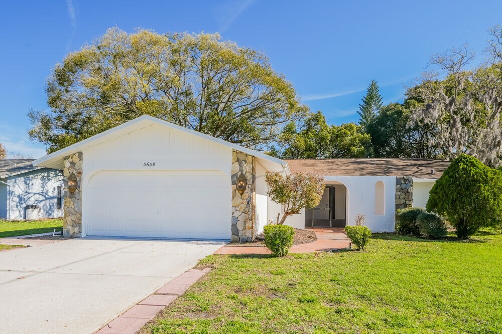 3638 Montclair Dr in New Port Richey, FL - Building Photo
