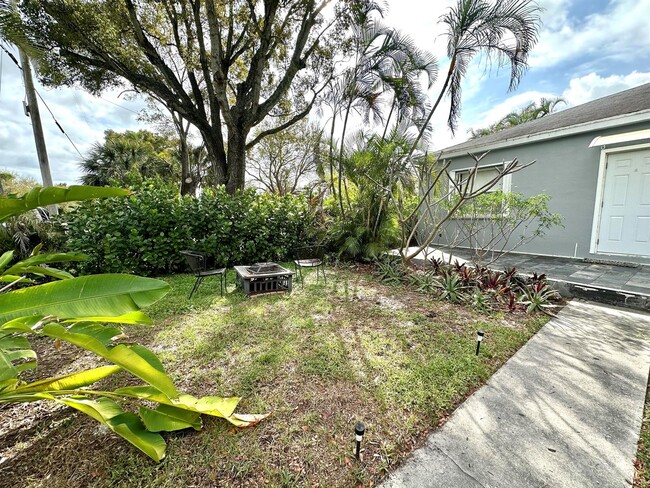 1147 15th Ave N in Lake Worth, FL - Building Photo - Building Photo