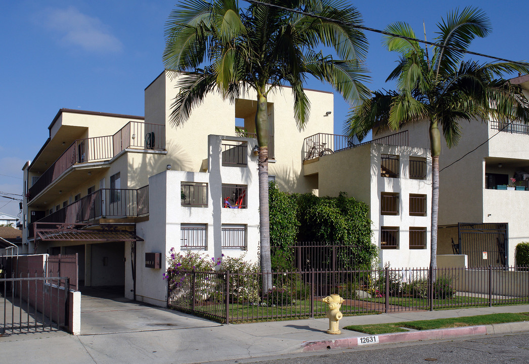 12631 Menlo Ave in Hawthorne, CA - Building Photo