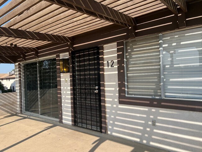 3333 El Encanto Ct in Bakersfield, CA - Foto de edificio - Building Photo