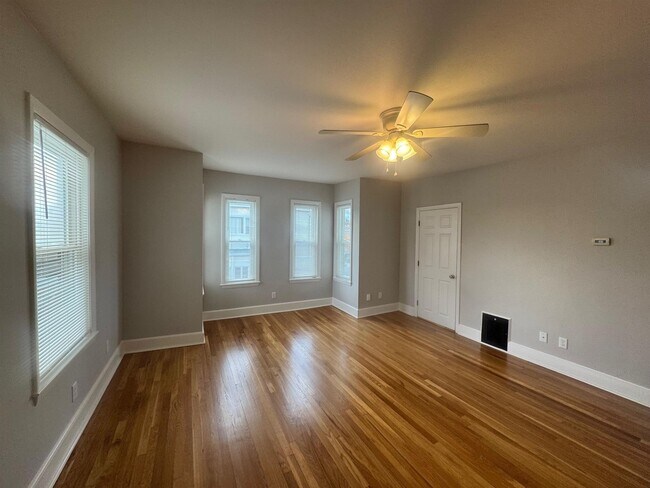 103 Webster St, Unit 2 in Malden, MA - Foto de edificio - Building Photo