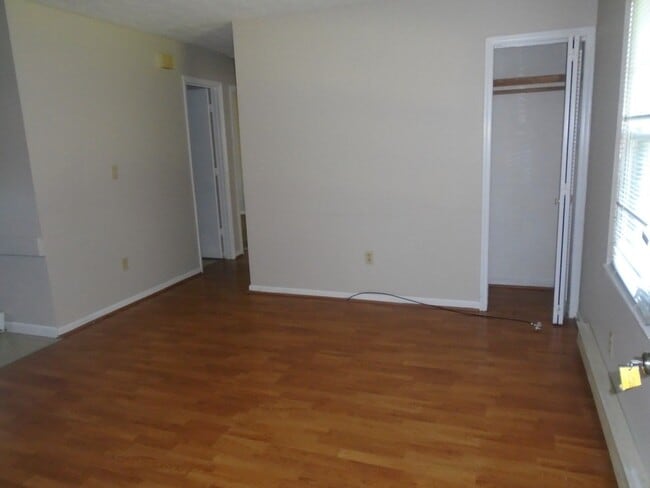 202 1st St in Parkton, NC - Building Photo - Building Photo