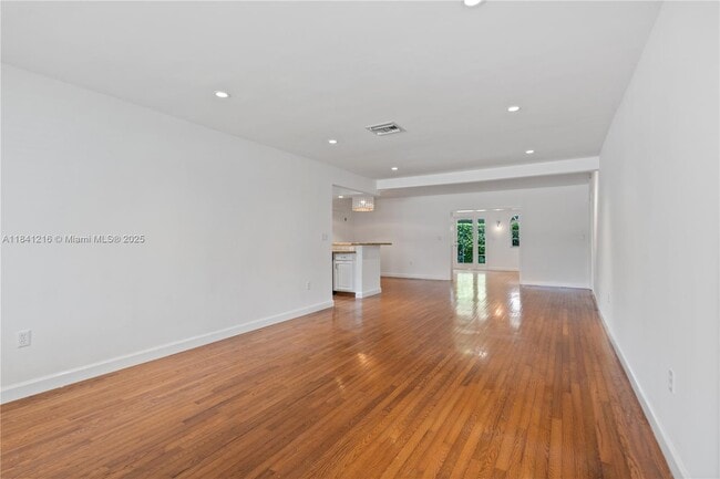 6043 SW 34th St in Miami, FL - Building Photo - Building Photo