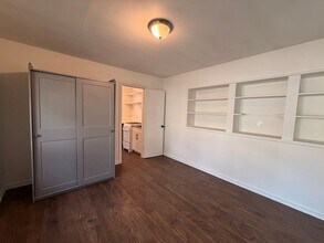 2530 Glen Green St, Unit 2528 1/2 in Los Angeles, CA - Foto de edificio - Building Photo