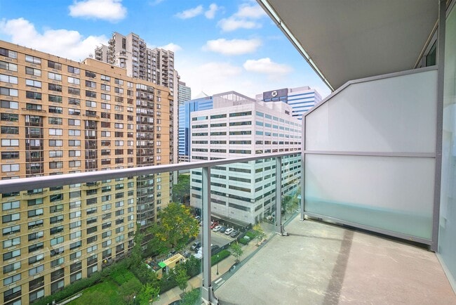 20 Newport Pkwy in Jersey City, NJ - Building Photo - Building Photo