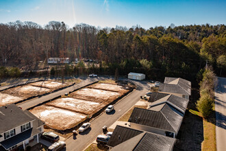 Stonegate Apartments in Loudon, TN - Building Photo - Building Photo