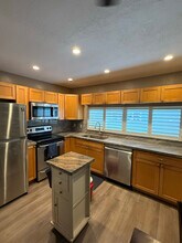 68-172-172 Au St in Waialua, HI - Building Photo - Building Photo