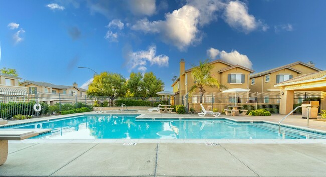 39753 Princeton Way in Murrieta, CA - Foto de edificio - Building Photo