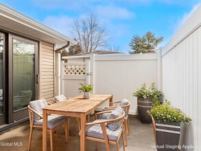 43 Commons Dr in East Greenbush, NY - Building Photo - Building Photo