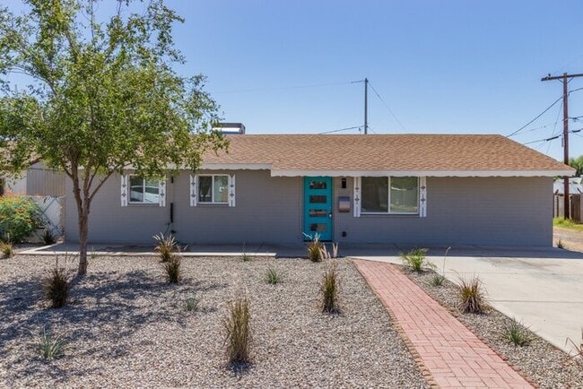 1637 W Cinnabar Ave in Phoenix, AZ - Building Photo - Building Photo