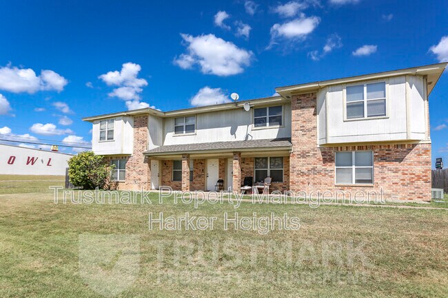 property at 3103 Courtney Ln