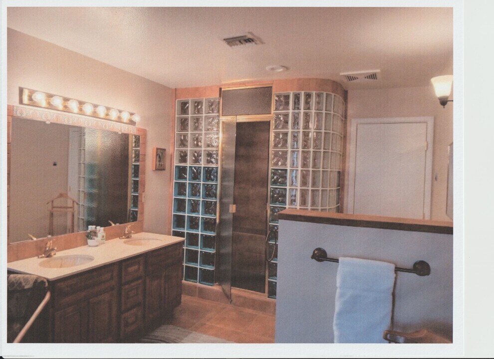6419 E Cactus Rd in Scottsdale, AZ - Building Photo