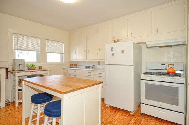 367 Bishop St-Unit -1 in Framingham, MA - Building Photo - Building Photo