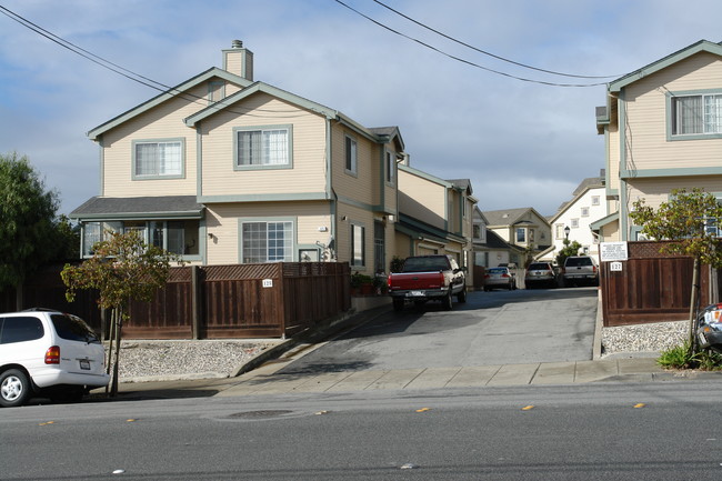 125-127 Chestnut Ave in South San Francisco, CA - Foto de edificio - Building Photo