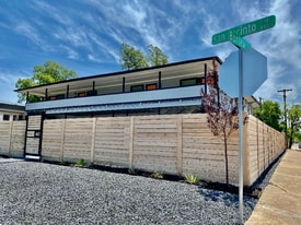 4400 San Jacinto St in Dallas, TX - Building Photo