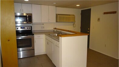 1420 Hopkins St NW in Washington, DC - Building Photo - Building Photo