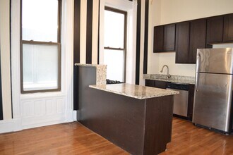 2050 W North Ave in Chicago, IL - Building Photo - Building Photo
