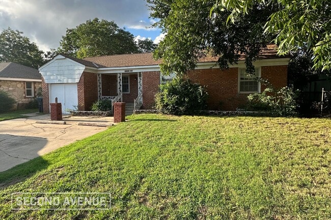 property at 1565 SW 43rd St
