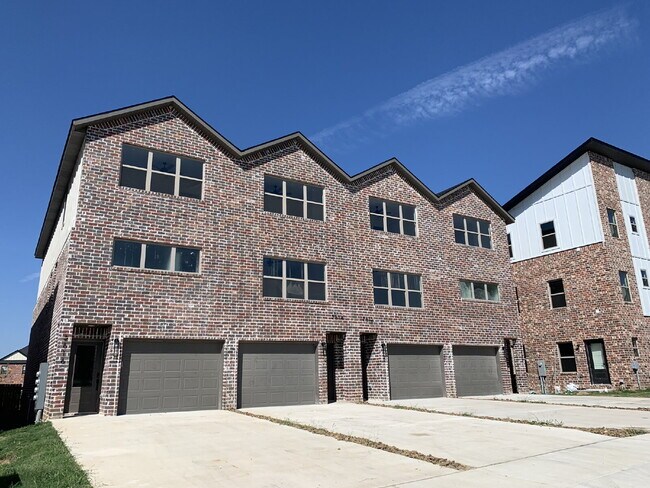 2614 SW Livingston Square in Bentonville, AR - Foto de edificio - Building Photo