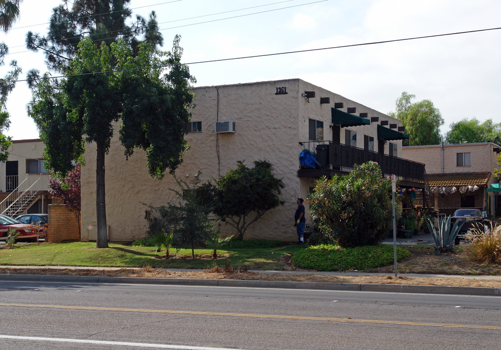 1351 E Washington Ave in El Cajon, CA - Building Photo