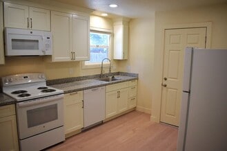 370 Almond St in Vacaville, CA - Building Photo - Building Photo