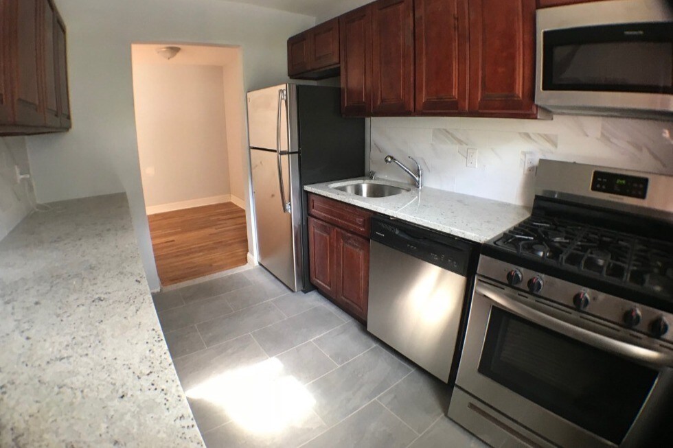 Meadowbrook Gardens Apartments in Cedar Grove, NJ